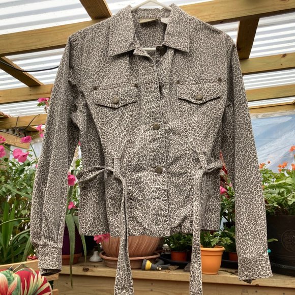 Liz Claiborne Cheeta Print Jacket and Pant Set, Petites Size 8 - Picture 4 of 6